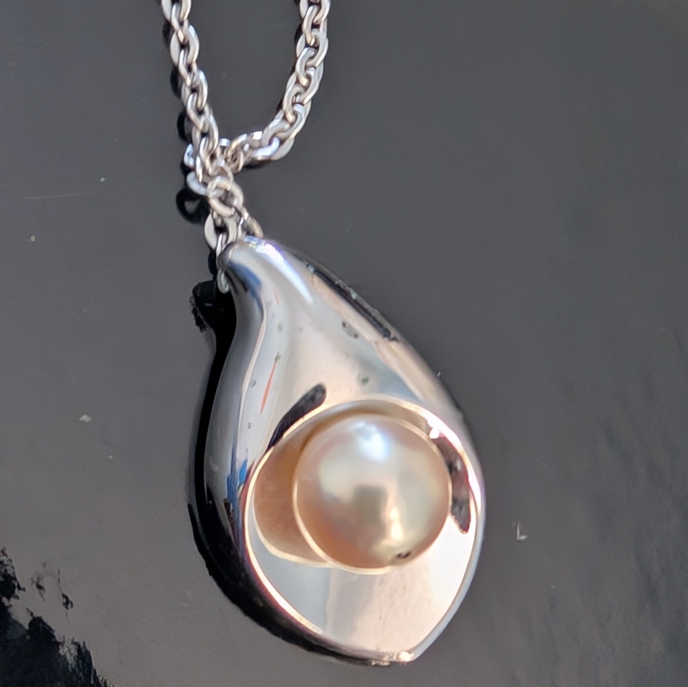 Tasaki Classic vintage Calla lily and Silver Akoya Pearl Pendant Necklace - Picture 9 of 11